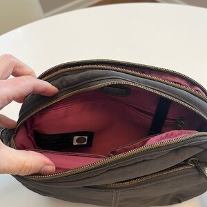 Travelon grey crossbody